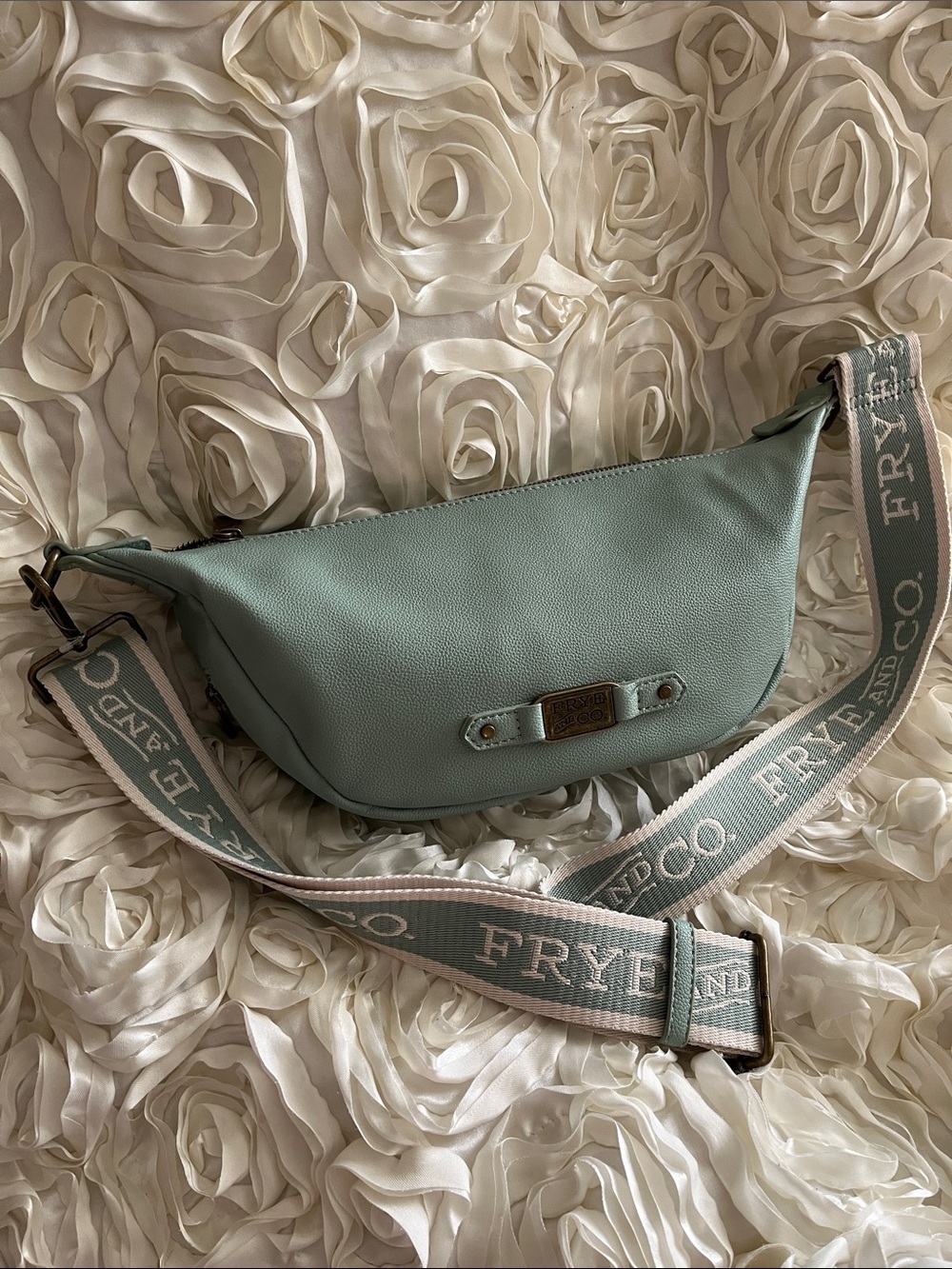 Frye & Co. Spencer Chic Sling Bag - Picture 3 of 9